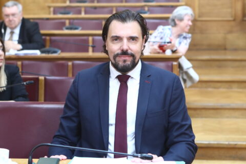 Πέτρος Παππάς: Το διδακτορικό, η βουλευτική έδρα και η… κόκκινη κάρτα!