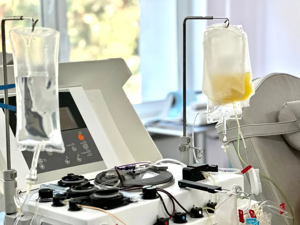 Πλασμαφαίρεση: Πότε σώζει ζωές και ποιοι είναι οι πραγματικοί κίνδυνοι