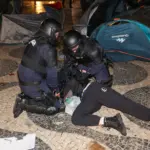 Λισαβόνα: Η αστυνομία διέλυσε καταυλισμό διαμαρτυρίας για τη στέγη (Βίντεο)