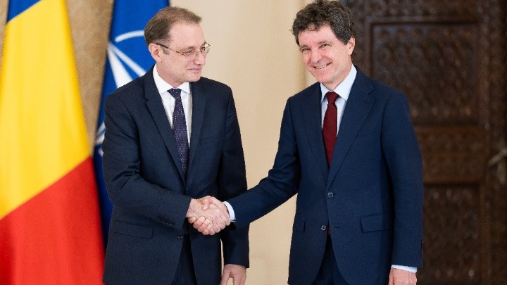 Ρουμανία: Ο πρόεδρος πρότεινε τον πρώην δημοσιογράφο και διπλωμάτη Λούκα Νικουλέσκου για πρωθυπουργό