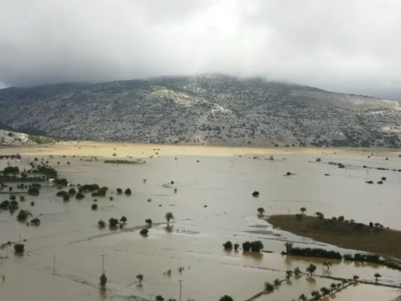 Λασίθι: Απέραντη λίμνη το Οροπέδιο – Πάνω από 5.000 στρέμματα κάτω από το νερό