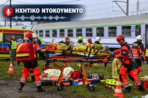 Ισπανία: Στο φως οι διάλογοι του κέντρου ελέγχου με τους μηχανοδηγούς πριν από τη φονική σύγκρουση των τρένων – «Συνεχίστε με κανονική ταχύτητα»