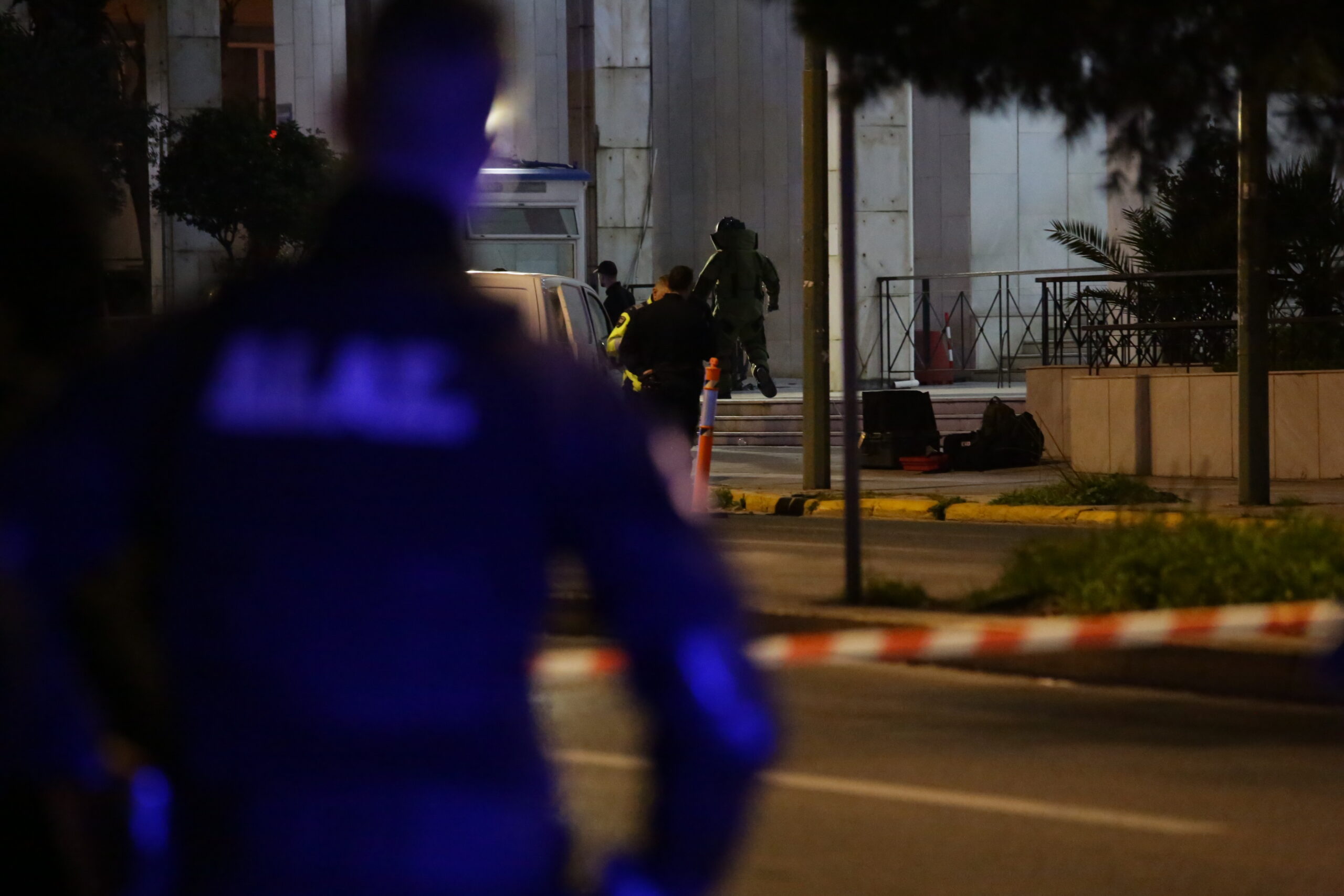 Παγκράτι: Λήξη συναγερμού για τον σάκο σε παγκάκι μετά τον έλεγχο του ΤΕΕΜ