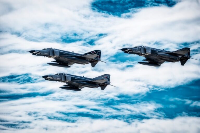 Η Τουρκία προκαλεί με οπλισμένα F-16 στο FIR Αθηνών και μπαράζ παραβιάσεων από CN-235 και drones