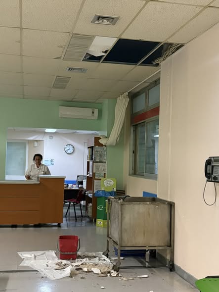Θριάσιο Νοσοκομείο: Νέα πτώση ψευδοροφών σε κλινικές και γραφεία – Το 10ο περιστατικό μέσα σε λίγους μήνες (Εικόνες)