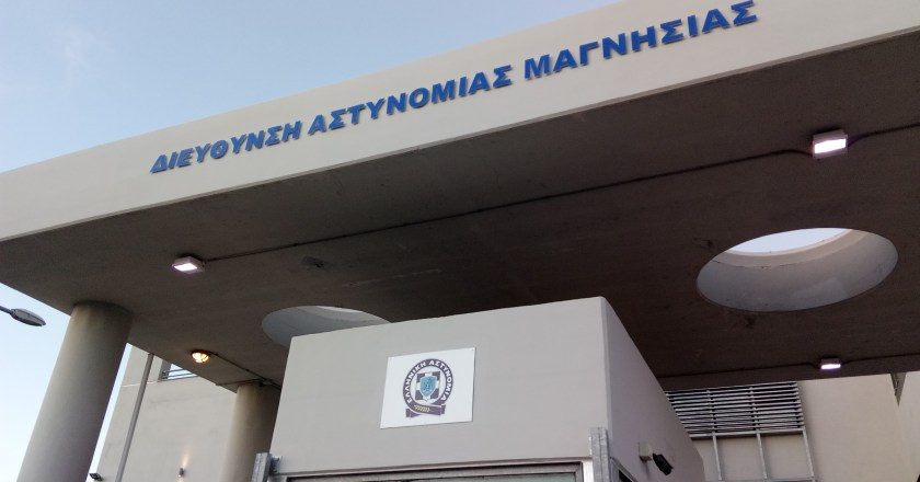 Βόλος: Δύο συλλήψεις για τον άγριο ξυλοδαρμό επιβατών ταξί στην παραλία – Εξιτήριο πήραν τα θύματα