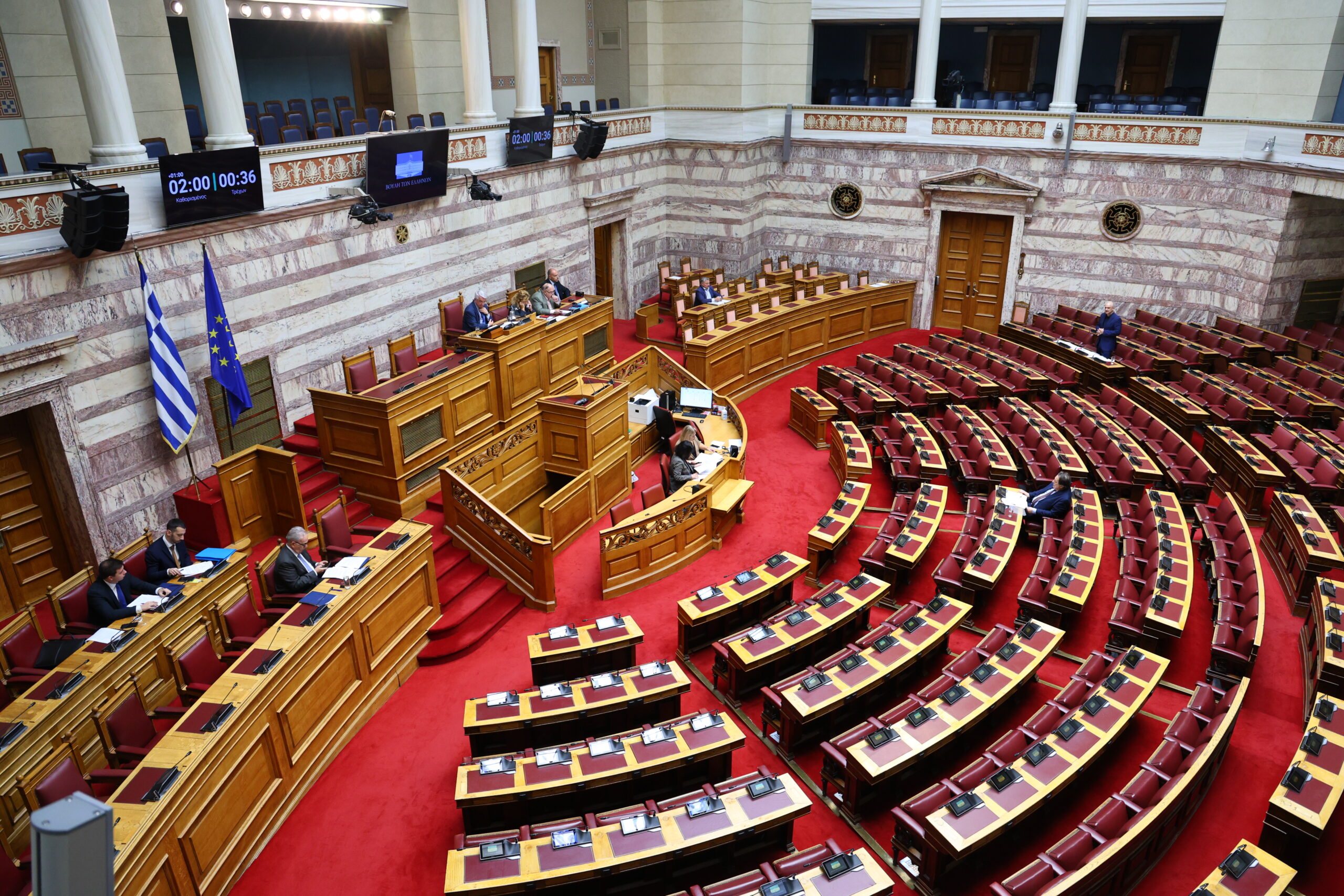 Στη Βουλή οι τροπολογίες για επιδοτήσεις στα καύσιμα και νέα δομή μεταναστών στην Κρήτη