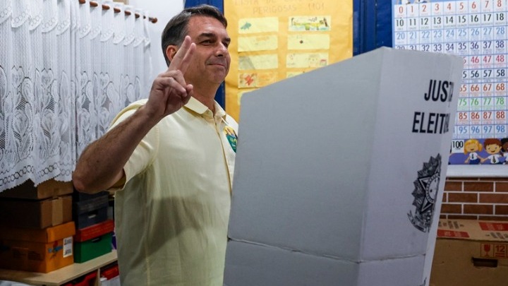 Προεδρικές εκλογές στη Βραζιλία: Σε θέση ισχύος ενόψει του β’ γύρου ο Φλάβιου Μπολσονάρου