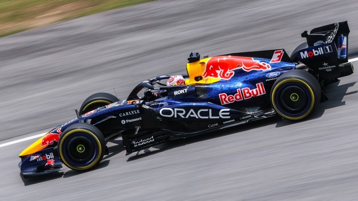 Formula 1: Pole position ο Φερστάπεν στο GP Μπαχρέιν – Δεύτερος ο Χάμιλτον
