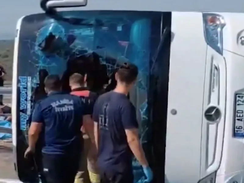 Τραγωδία στην Τουρκία: 11 νεκροί και 27 τραυματίες από σύγκρουση τουριστικού λεωφορείου με φορτηγό – Εικόνες από το σημείο (Βίντεο)