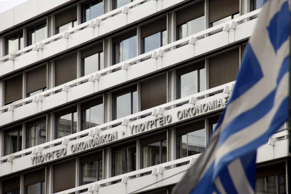 Οφειλέτες και servicers: Νέοι κανόνες στις ρυθμίσεις – Πλαφόν 15% στην προκαταβολή